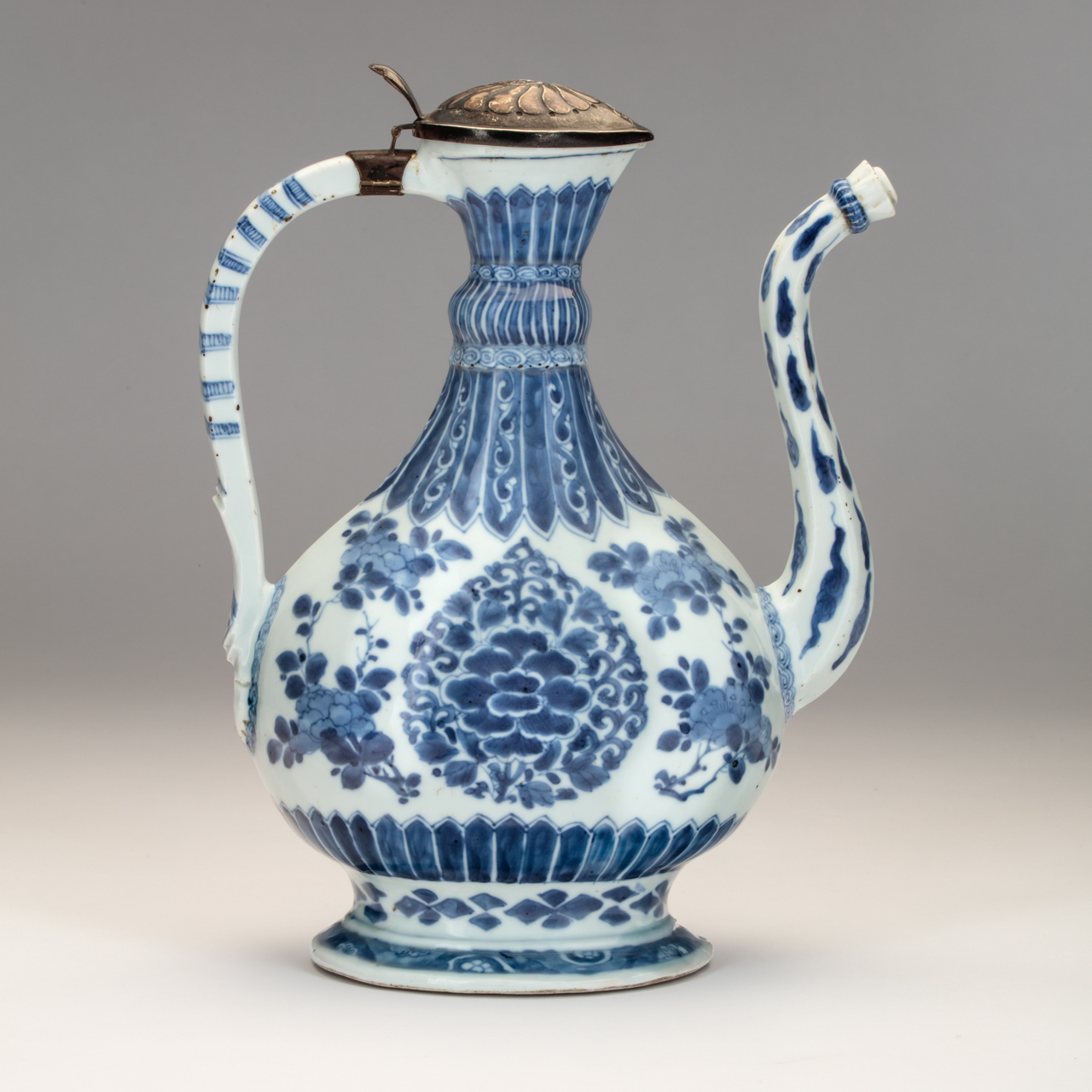 Chinese Blue-and-White Ewer Made for the Islamic Market 清青花执壶