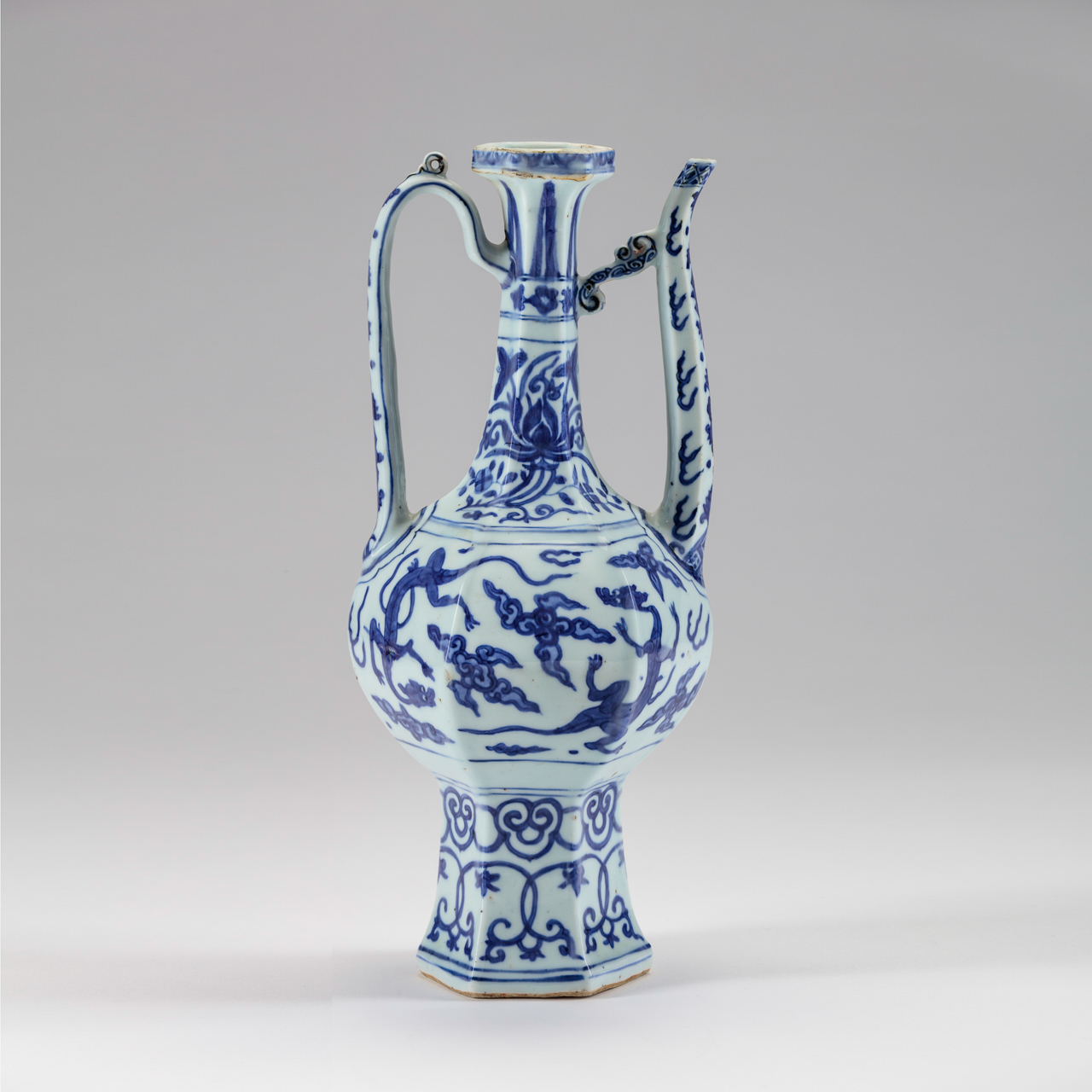 Porcelain Ewer Made for the Islamic Market 明万历龙纹执壶