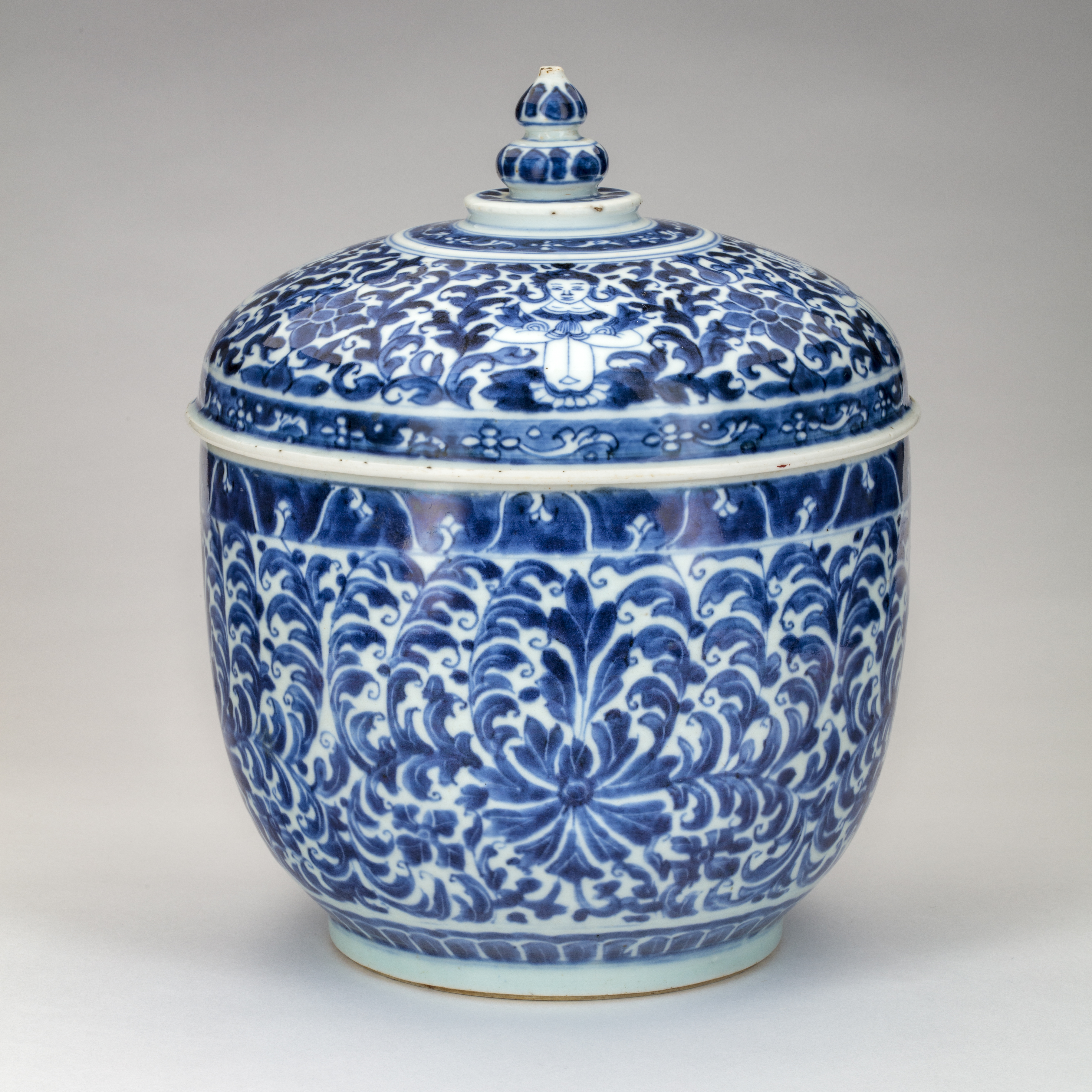 Chinese pot and cover for the Thai market 清青花盖盒