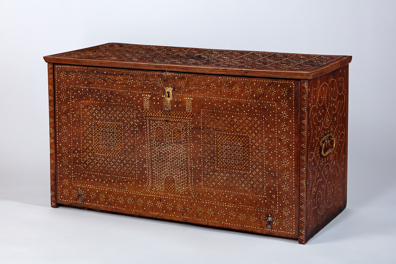 SPANISH ESCRITORIO (“WRITING DESK”)