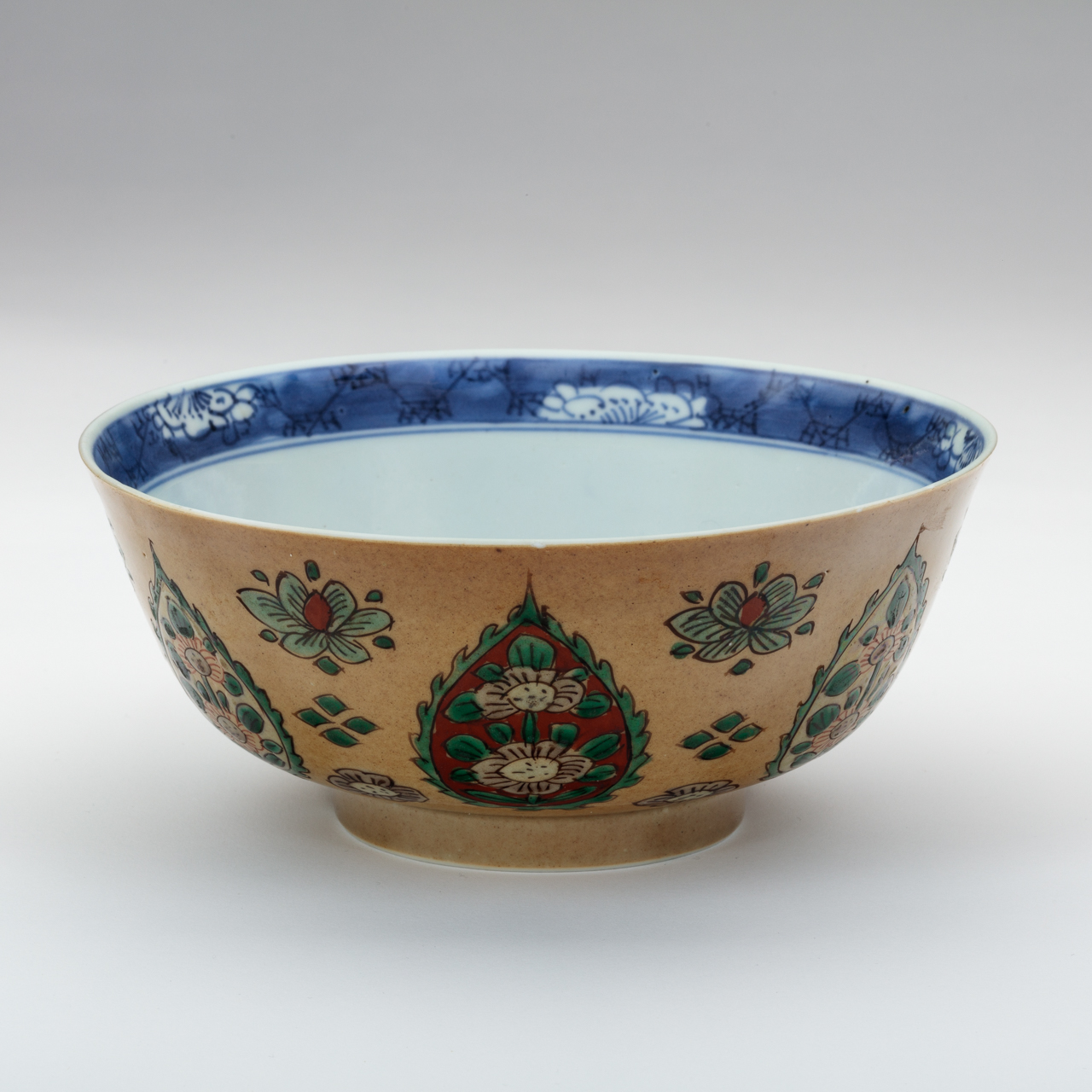Kangxi enamel porcelain bowl for the Thai market 清康熙外销珐琅彩瓷碗