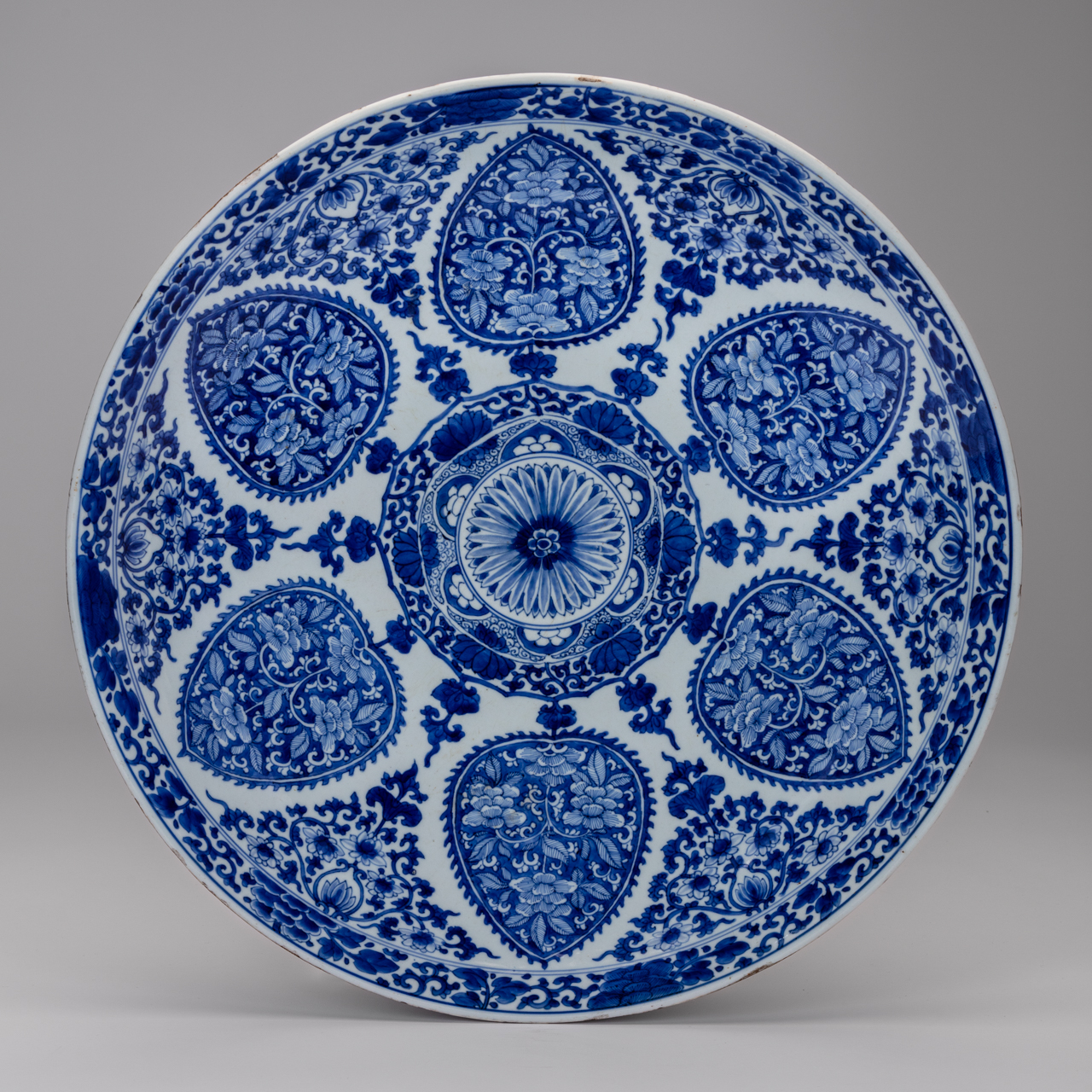 Large Blue-and-White Dish Made for Thai market